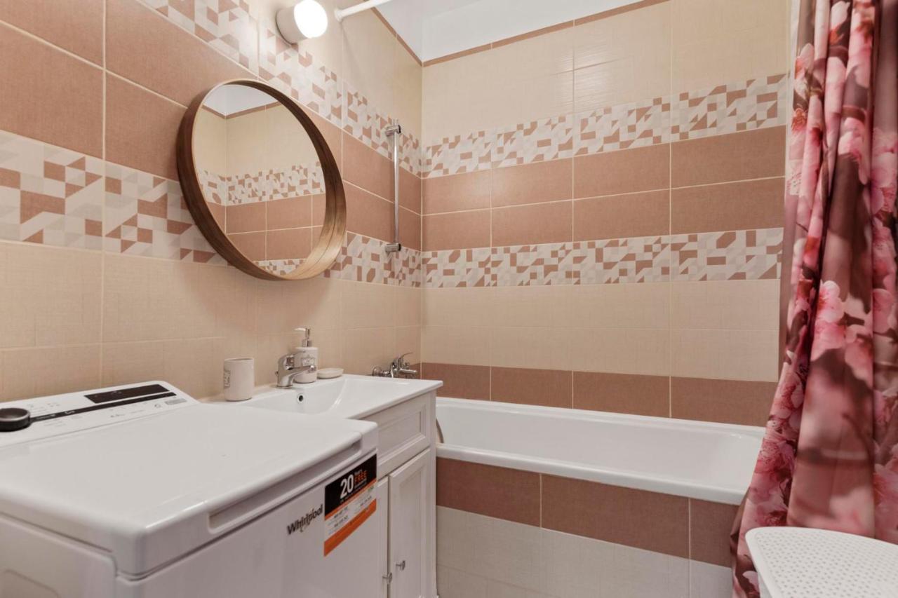 Apartment 20 Minutes From City Center W Netflix, Coffee Or Tea & Parking 브라티슬라바 외부 사진