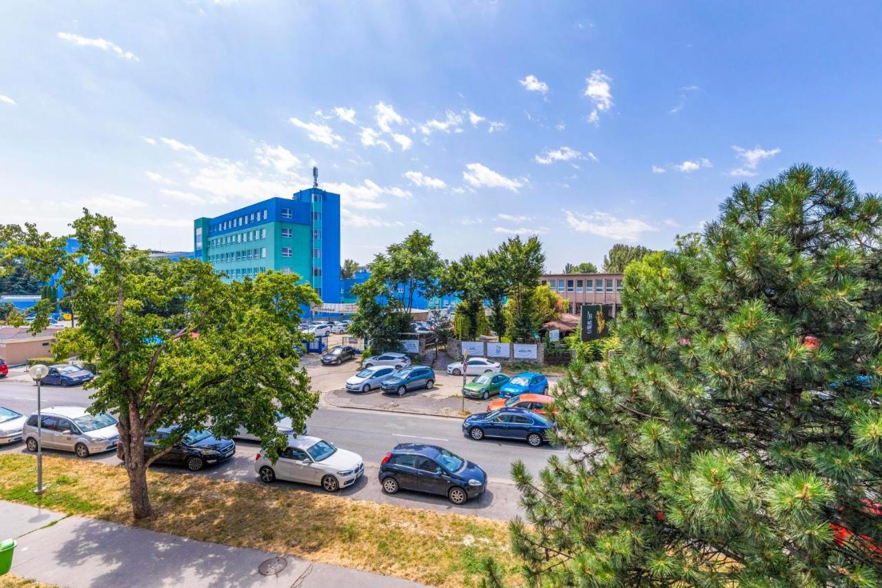 Apartment 20 Minutes From City Center W Netflix, Coffee Or Tea & Parking 브라티슬라바 외부 사진