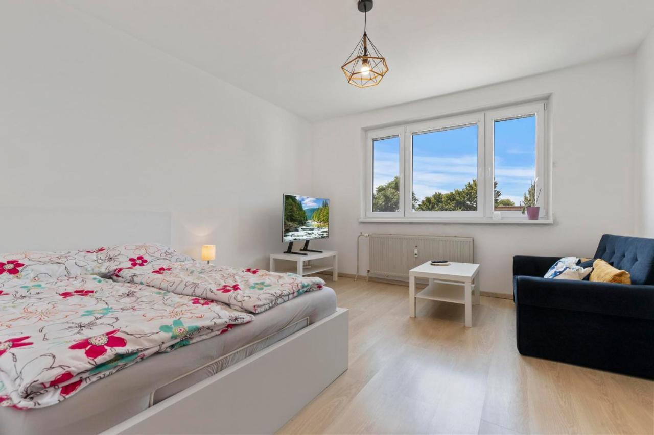 Apartment 20 Minutes From City Center W Netflix, Coffee Or Tea & Parking 브라티슬라바 외부 사진